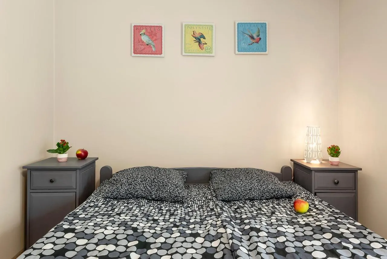 Metro Wilanowska Aparts Warsaw Apartment